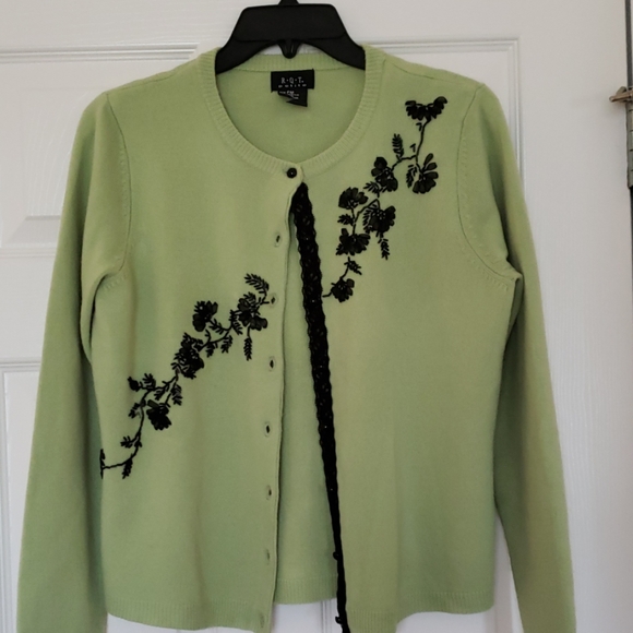 Light green sweater Light green sweater
